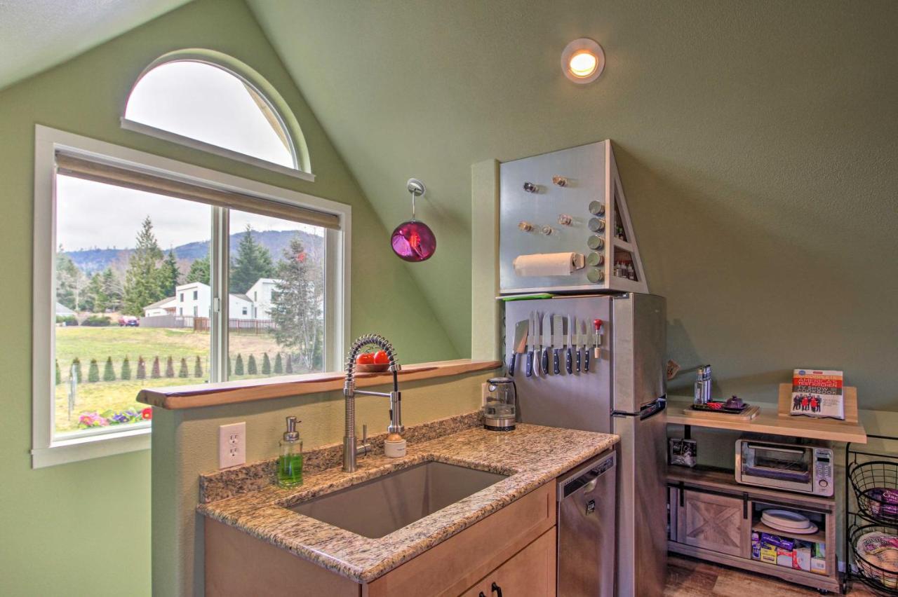 Charming Port Angeles Studio With Deck And Views! Apartamento Exterior foto